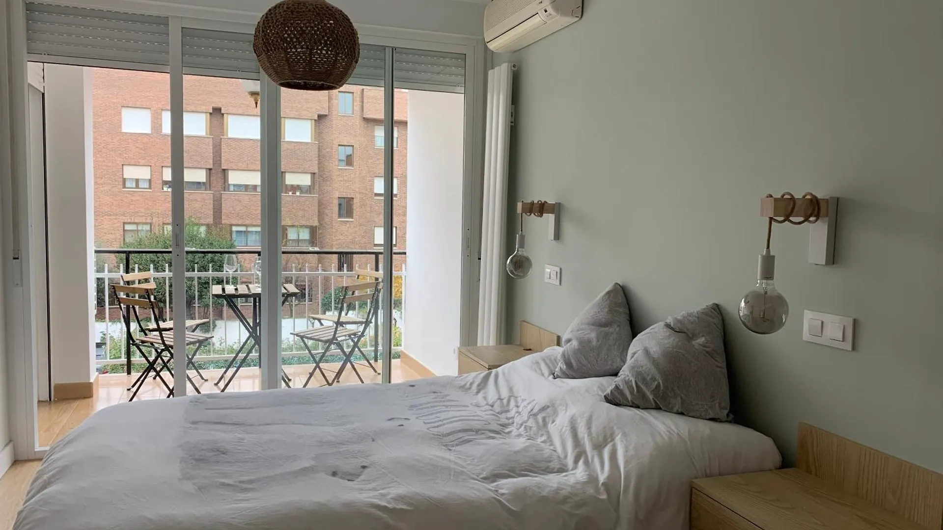 Piso En Arturo Soria Para 5 Personas Cerca Del Aeropuerto Y De Ifema Madrid Spain