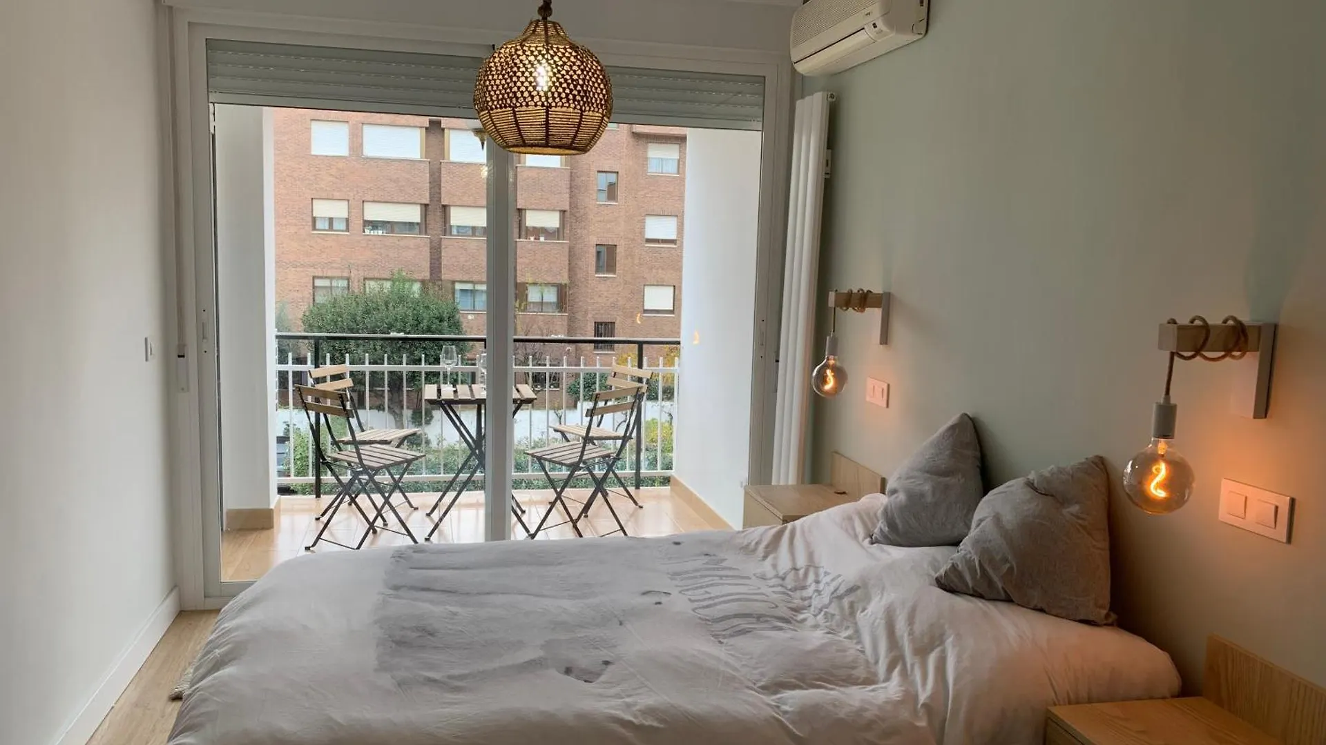 Piso En Arturo Soria Para 5 Personas Cerca Del Aeropuerto Y De Ifema Madrid Apartment